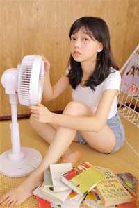 新帝登基，强娶娇妻后日日不见君阮献容谢呈晏全局