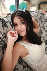 且趁余花眸一笑热门推荐