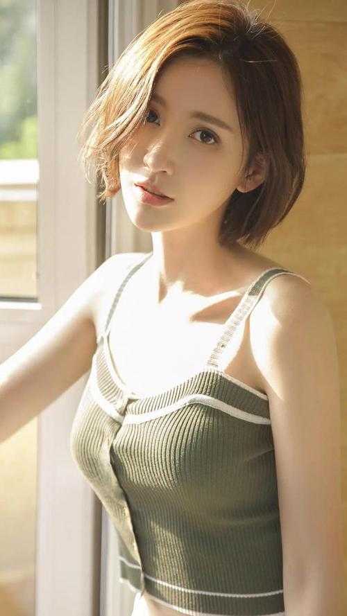 逃出囚笼归来，她将世子踢下神坛小说免费阅读