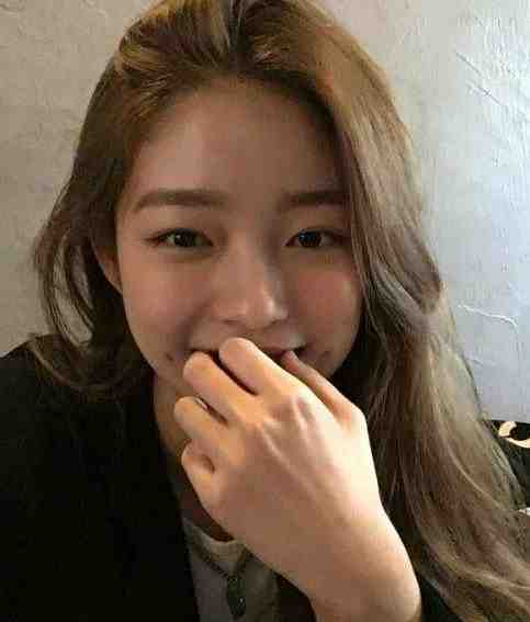 且趁余花眸一笑短篇小说阅读