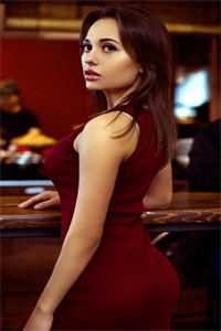 且趁余花眸一笑无删减版