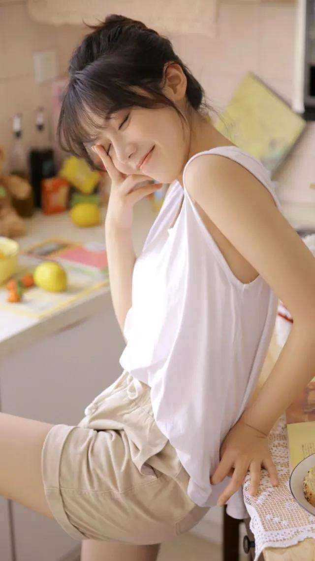 我跟闺蜜被杀后脱离世界回家，亲人们却疯了完整