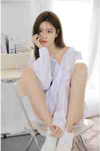 灯花落尽檐外月短篇