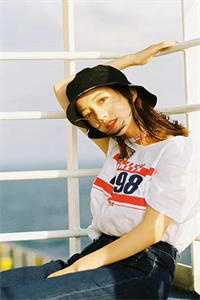 云中他寄笙歌来阅读