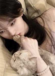 逃出囚笼归来，她将世子踢下神坛小说大结局