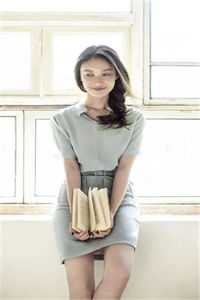 萤火绕过旧梅梢爆火全网