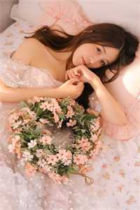 女友和别人的订婚宴上热搜，我反手送她全家吃牢饭大结局