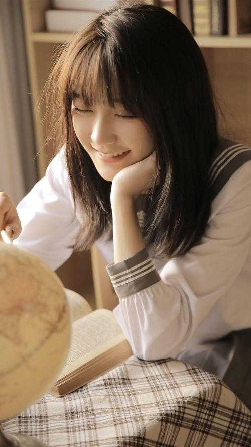 看见弹幕后，我抢走女配打脸变心校霸全本