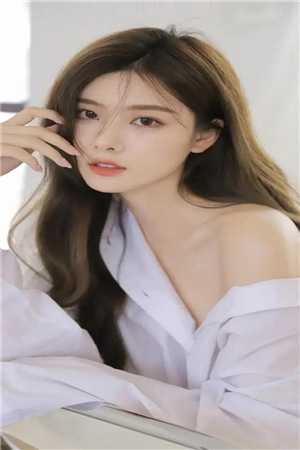 逃出囚笼归来，她将世子踢下神坛精彩