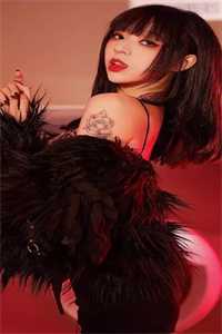 毕业旅行班花提出投喂野生棕熊，全班成了小点心高口碑